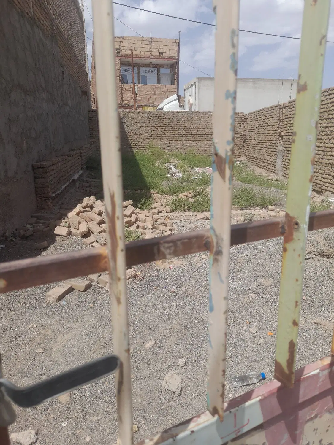 ۹۷ متر زمین در بهاران ۱۹