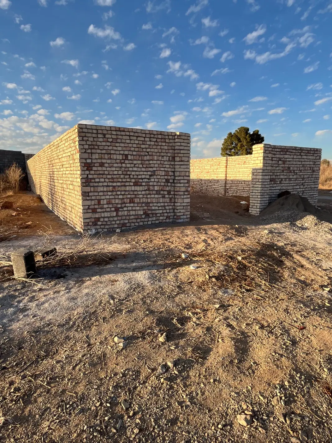 زمین چهار دیواری