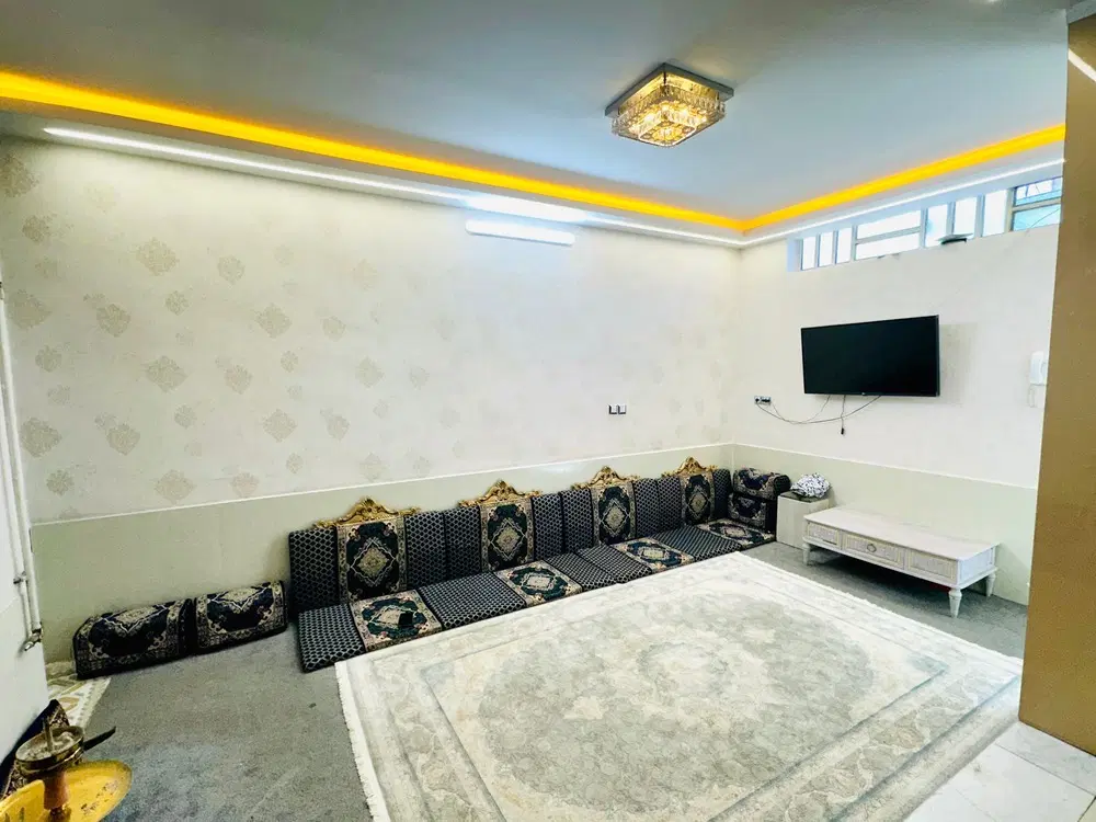 خانه درب به حیاط75متری