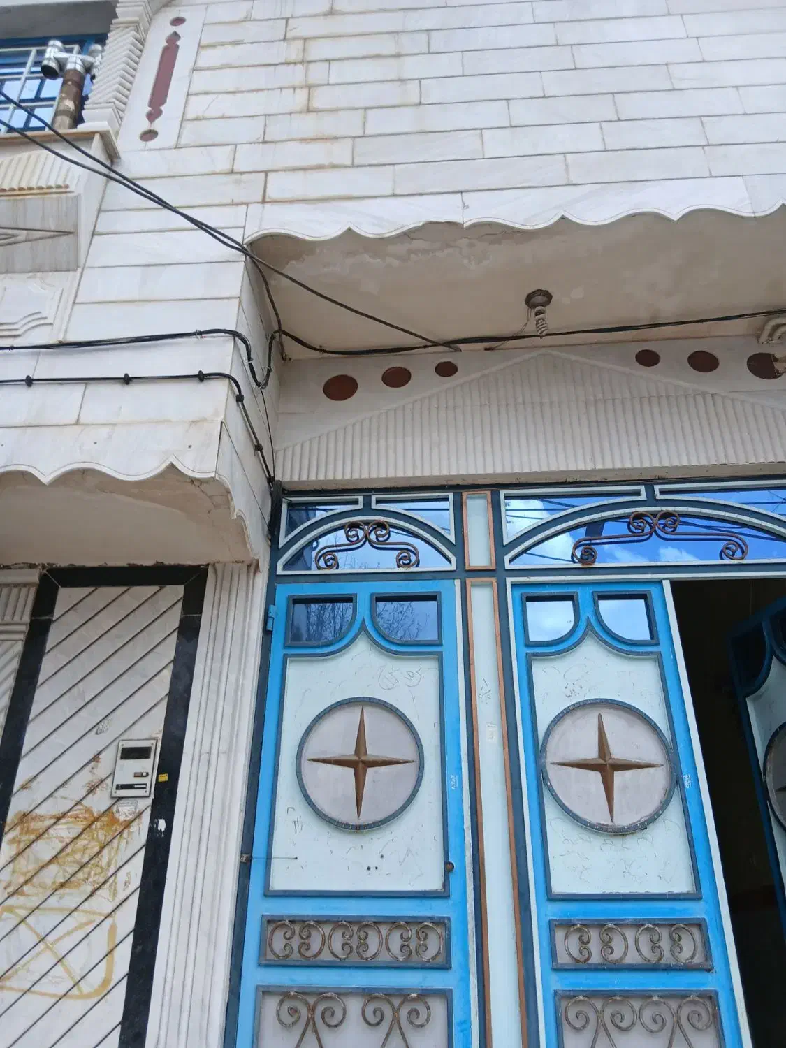 خانه طبقه بالا واقع در فرزانگان محدوده شصت متری