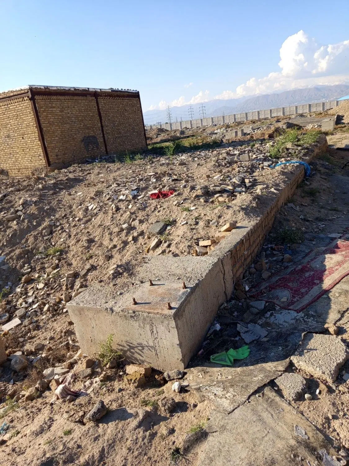 زمین ۱۶۰ متری