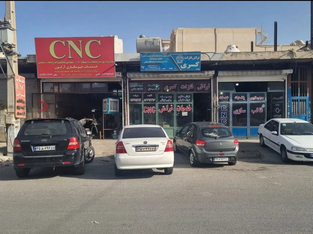 مغازه تجاری در خیابان های مرکزی شهر سراوان