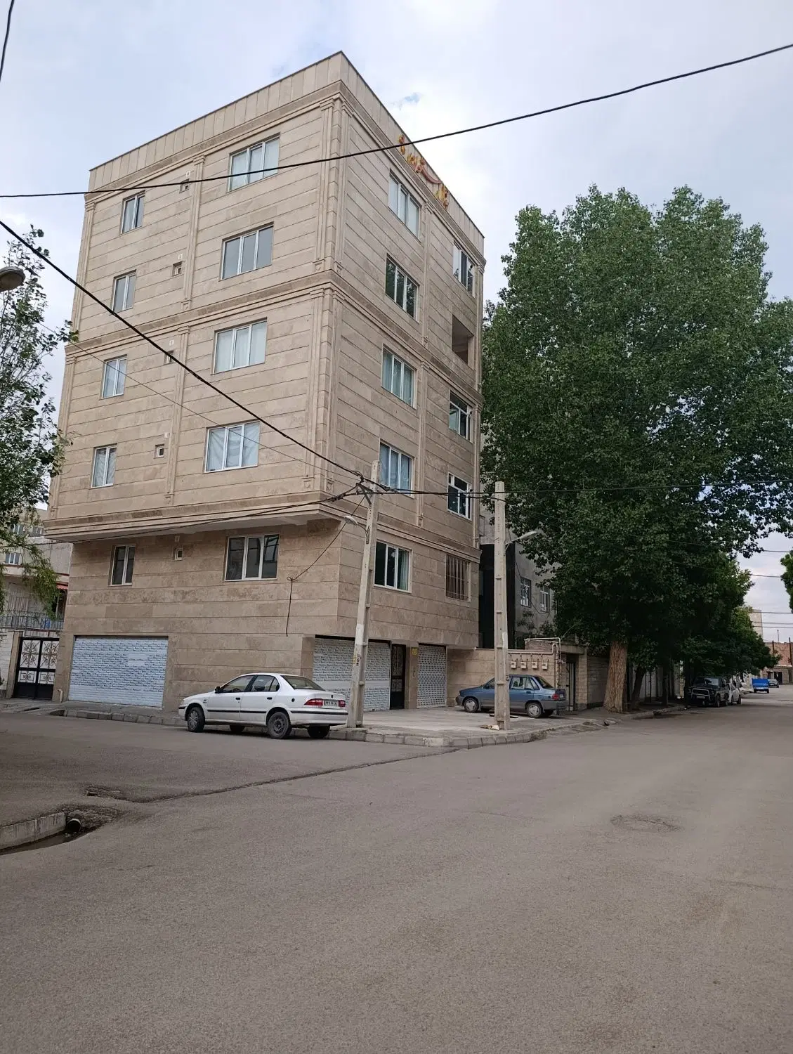 آپارتمان نوساز نیستان_ نبش ۱۴ و ۱۲ متری