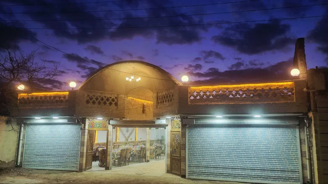 ۳۰۰ متر تجاری شیک