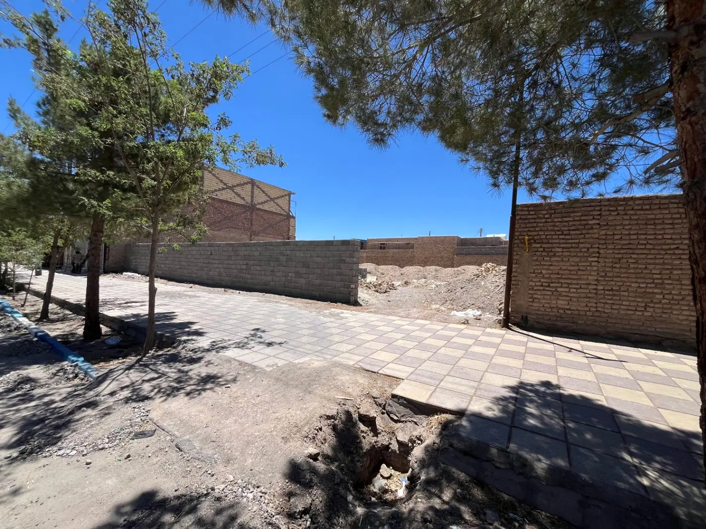 ۵۰۰ متر زمین بر خیابان آزادگان