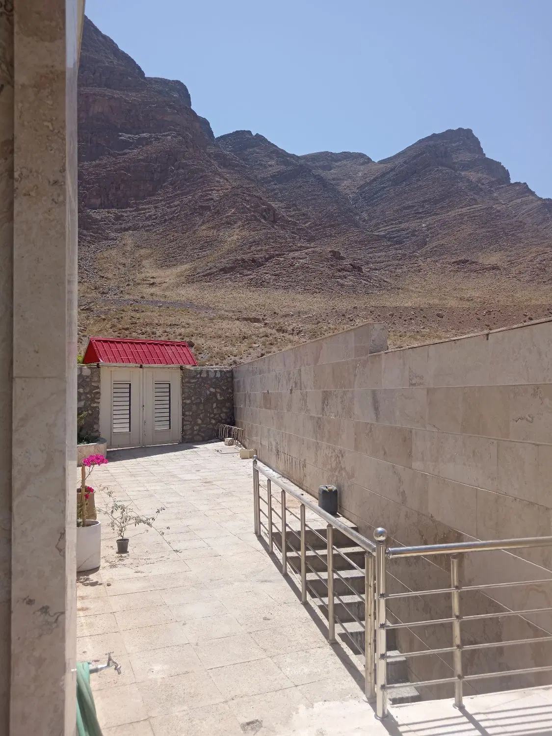خانه باغ طزرجان