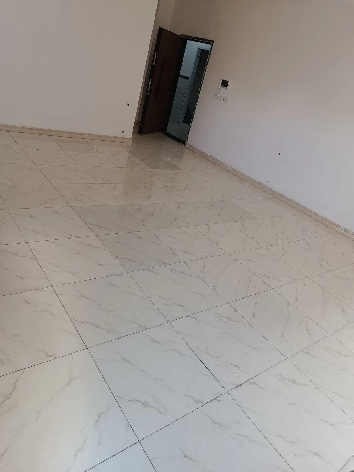 فروش آپارتمان کلید نخورده نبش خیابان اصلی