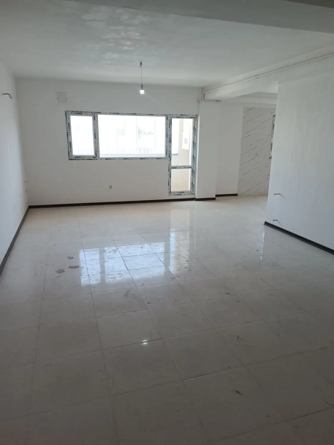 M1 به متراژ 122 متر سه خواب نپش درجه یک