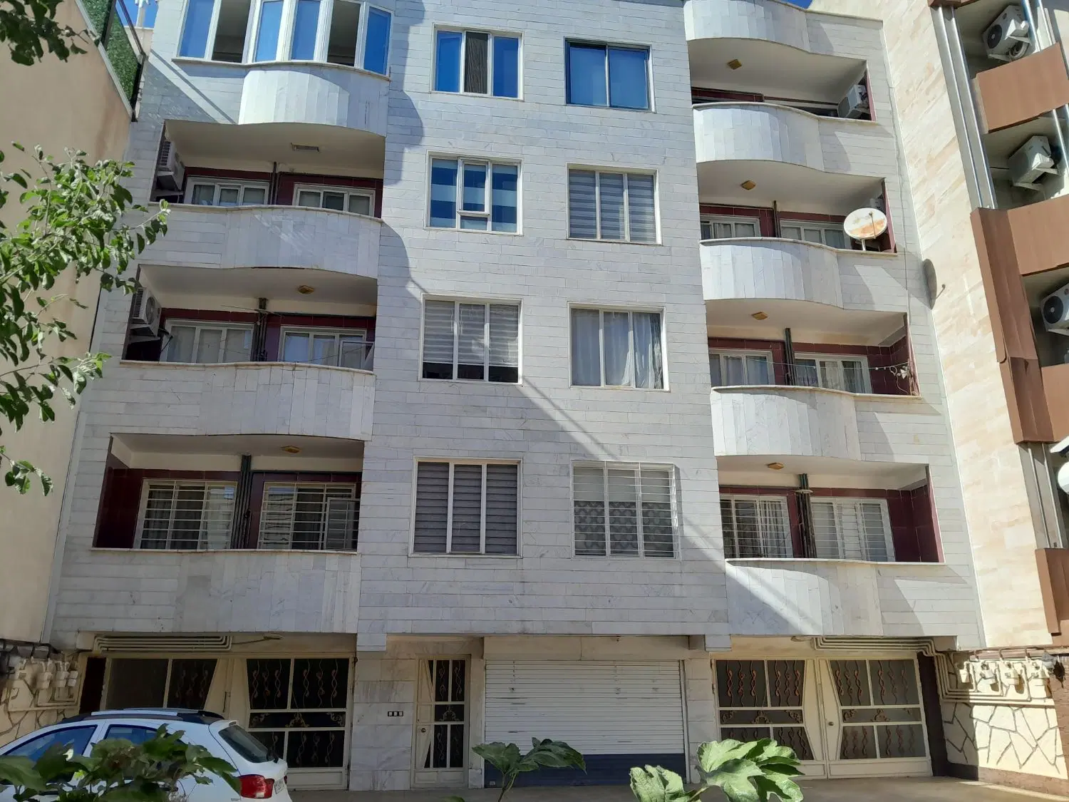 آپارتمان ۱۴۰ متری سه خوابه در اول ۴۸ متری کوی کاج