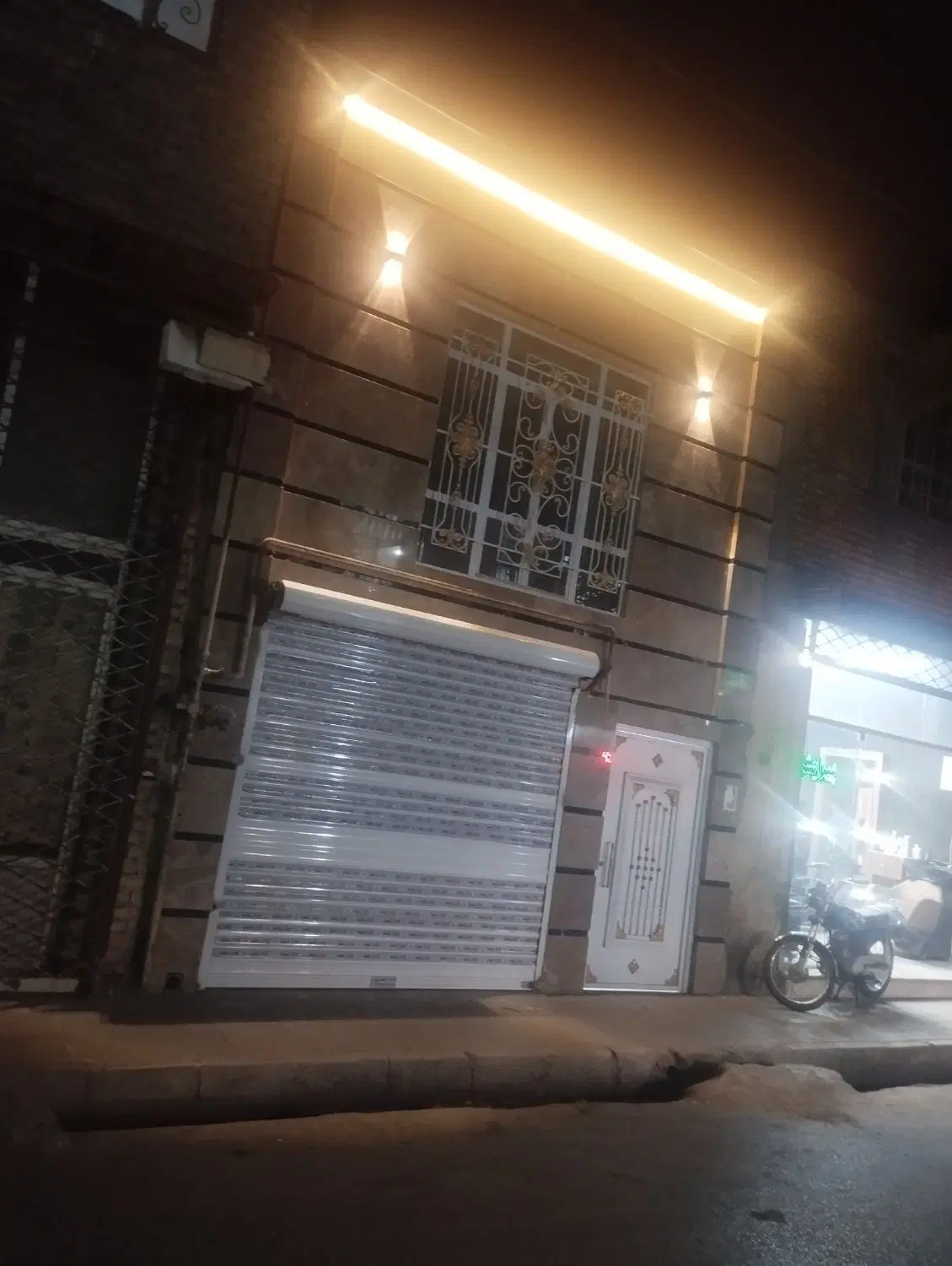 خانه حاشیه 100متری حر 19با20متر تجاری