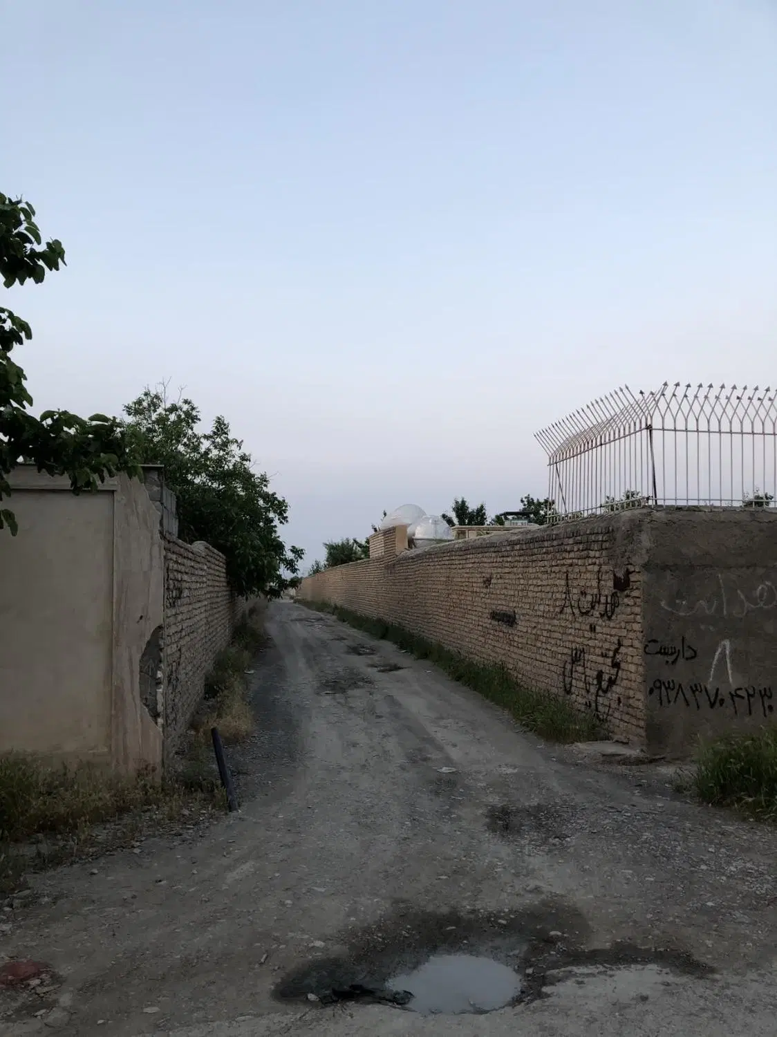 زمین شاهنامه 14 500متری اطراف همه باغ ویلا