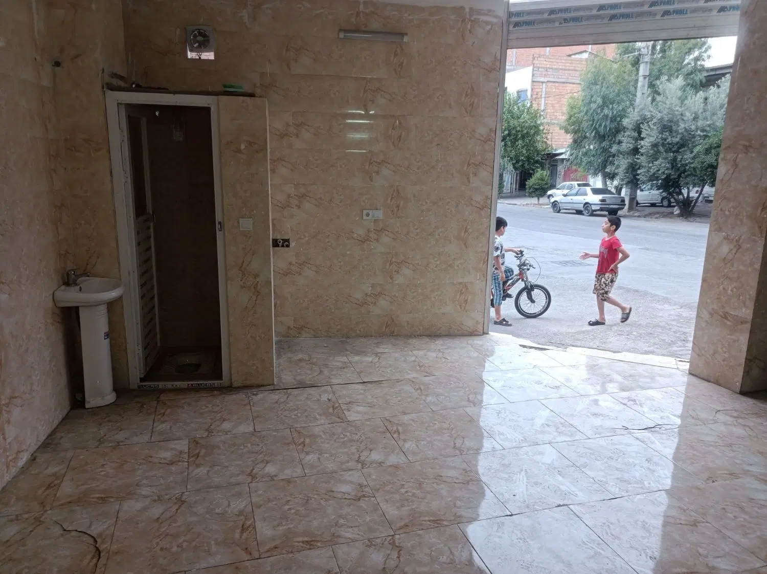 انبار ۴۰ متری  نبش میلاد سوم شهرک خیام کمربندی