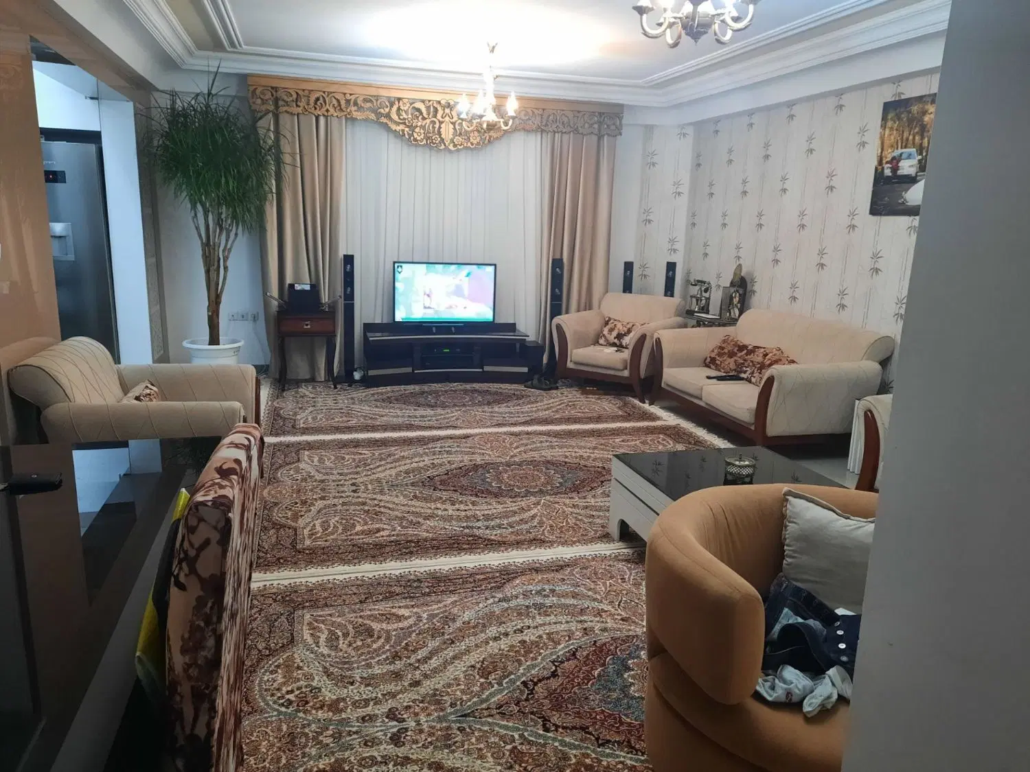 یک واحد آپارتمان،  خیابان ادب ، کوچه بهمن ۴