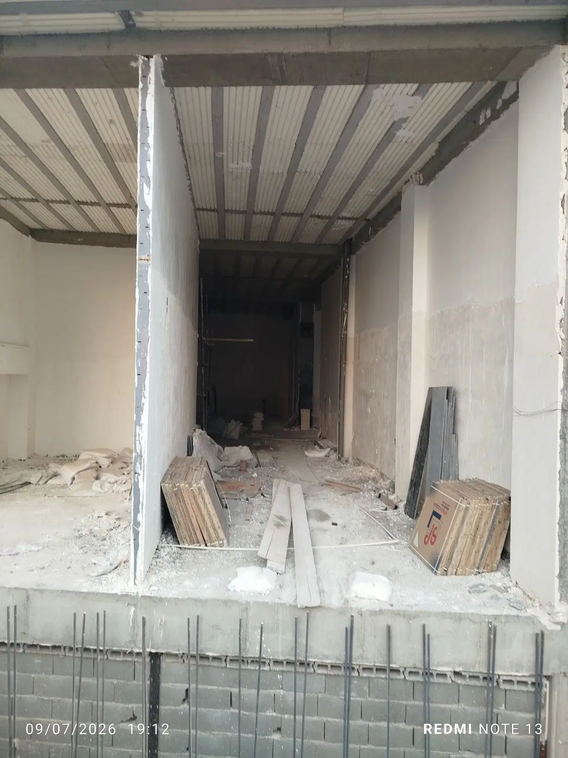 مغازه تجاری واقع در فاز یک خیابان گلبرگ چسب نیکان