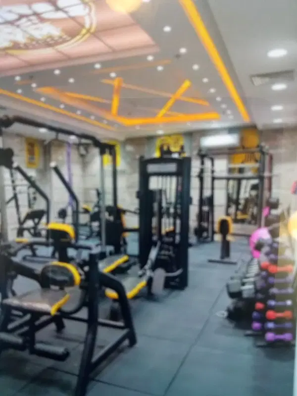 باشگاه ورزشی ۲۰۰ متر اوایل اقبال