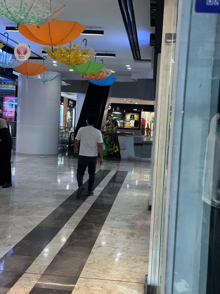 مغازه ۱۹ متری لوتوس مال نازی آباد