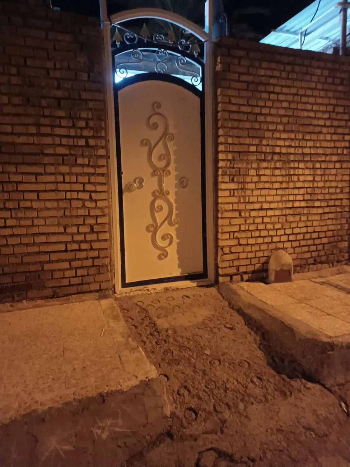 منزل مسکونی به فروش می رسد