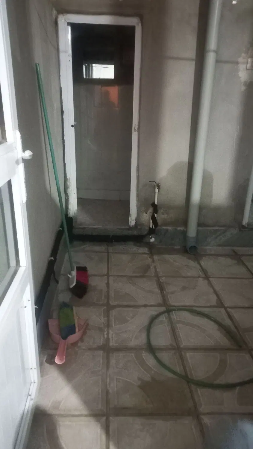 حیاط۹۰متری دربست