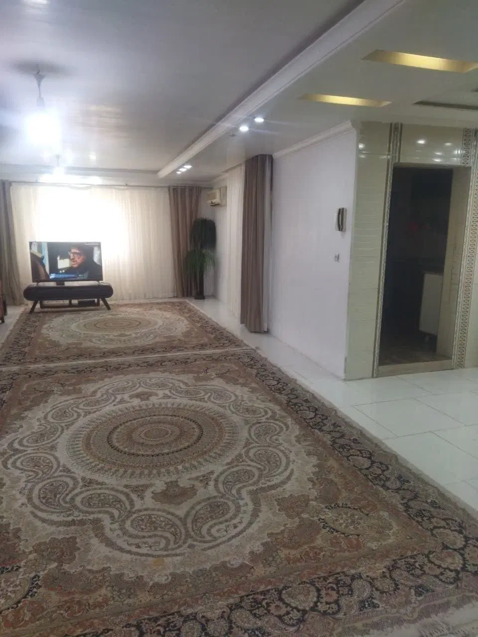 خانه فروشی در خیابان ورزش روبه روی ورزش ۱۹
