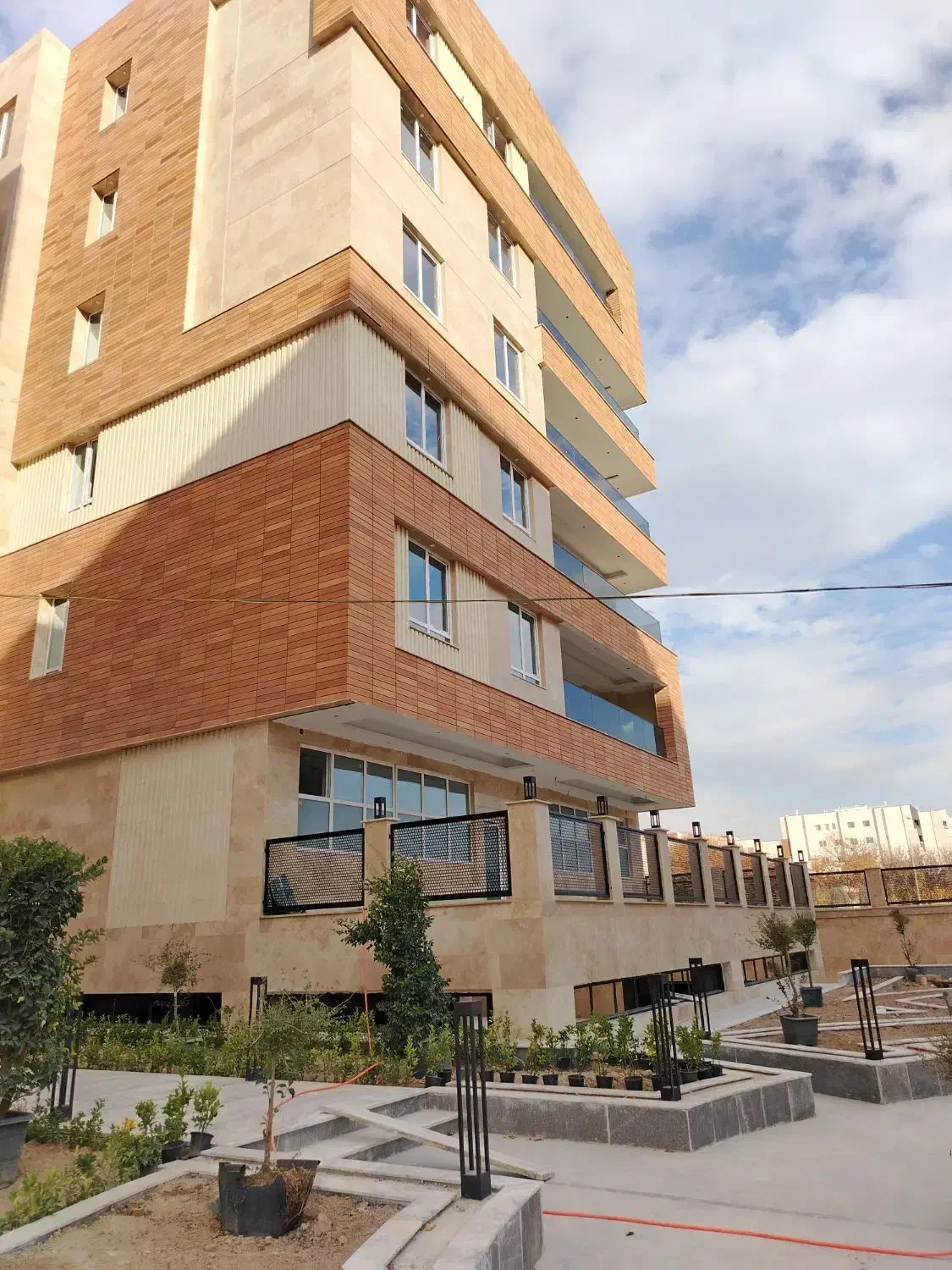 آپارتمان مهرشهر کرج ۱۹۹ متری تهاتر با خودرو