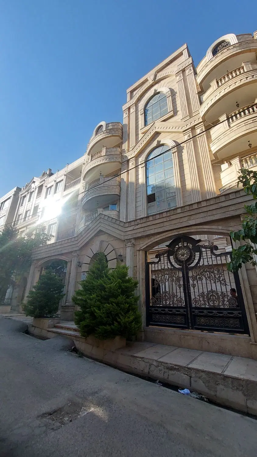 عمارت لوکس پ.رد.یس در دو واحد