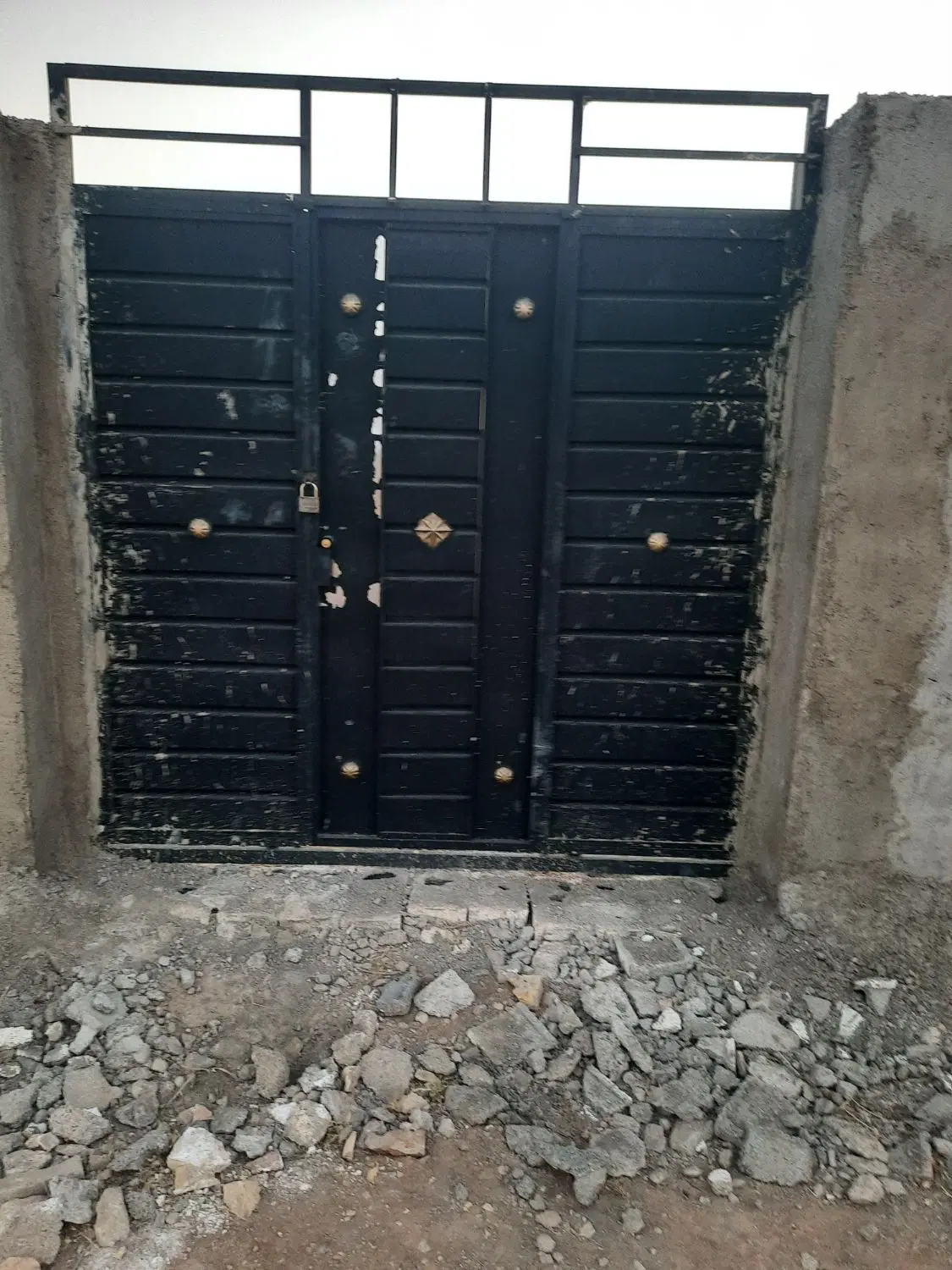 زمین فروشی
