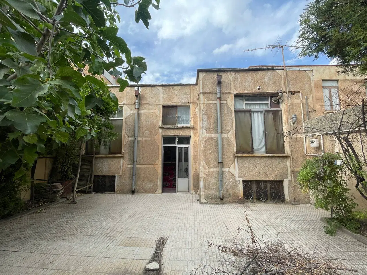 220 متر خانه قدیمی در شریعتی