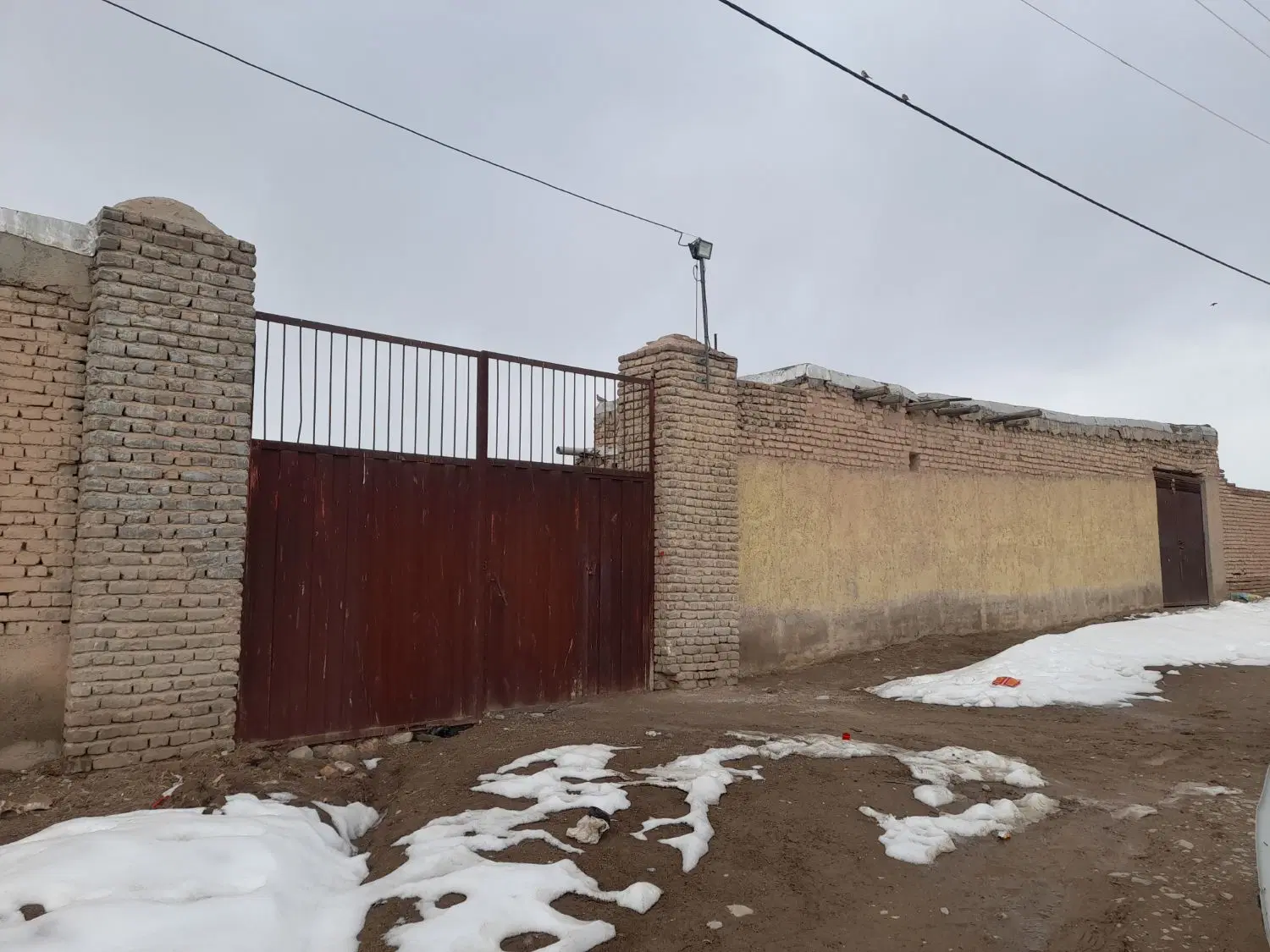 دامداری واقع در هی هی با متراژ ۱۴۰۰ متر