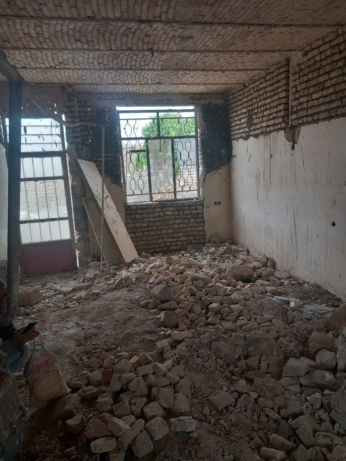 خونه نیمه کار