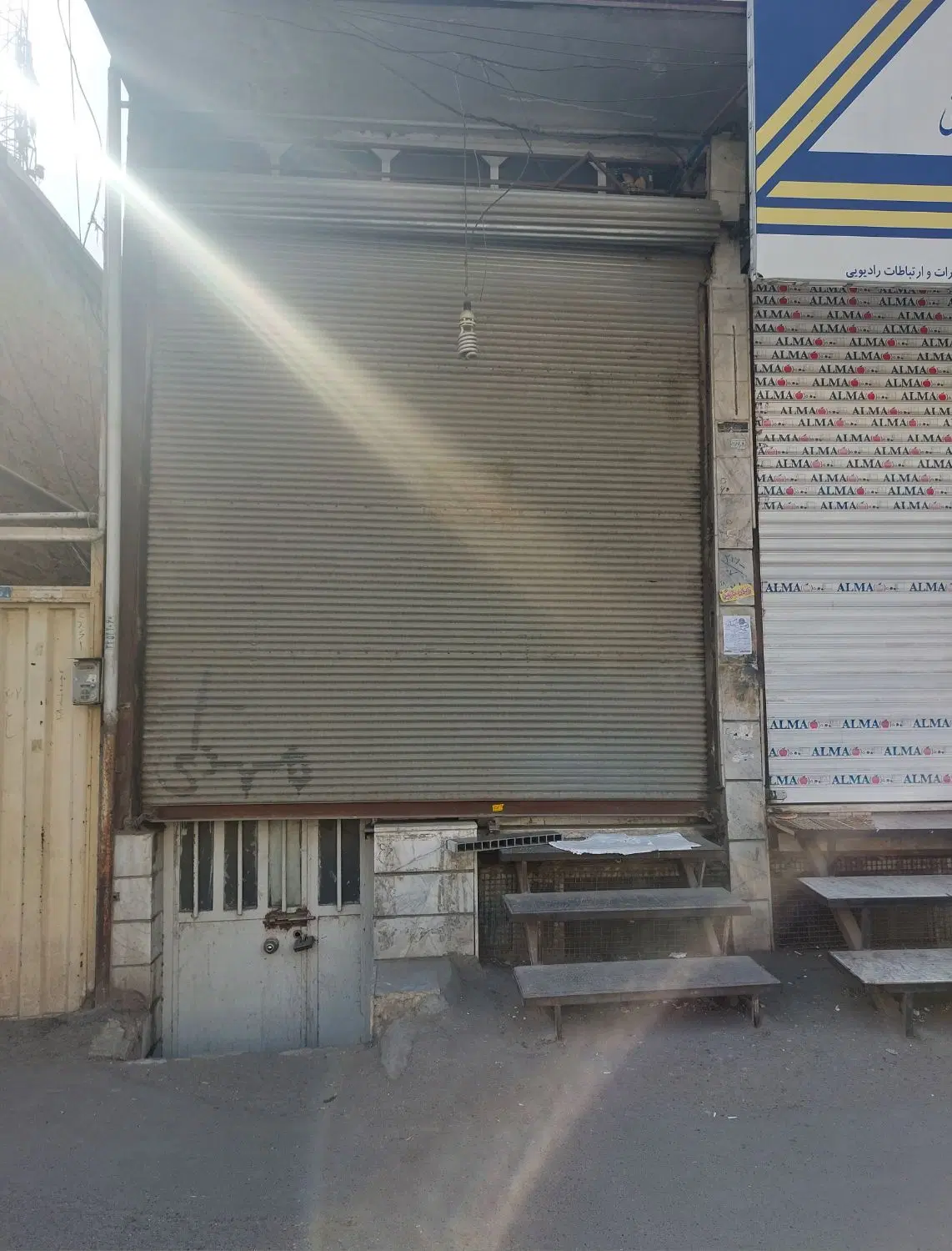 مغازه بر اصلی مالک
