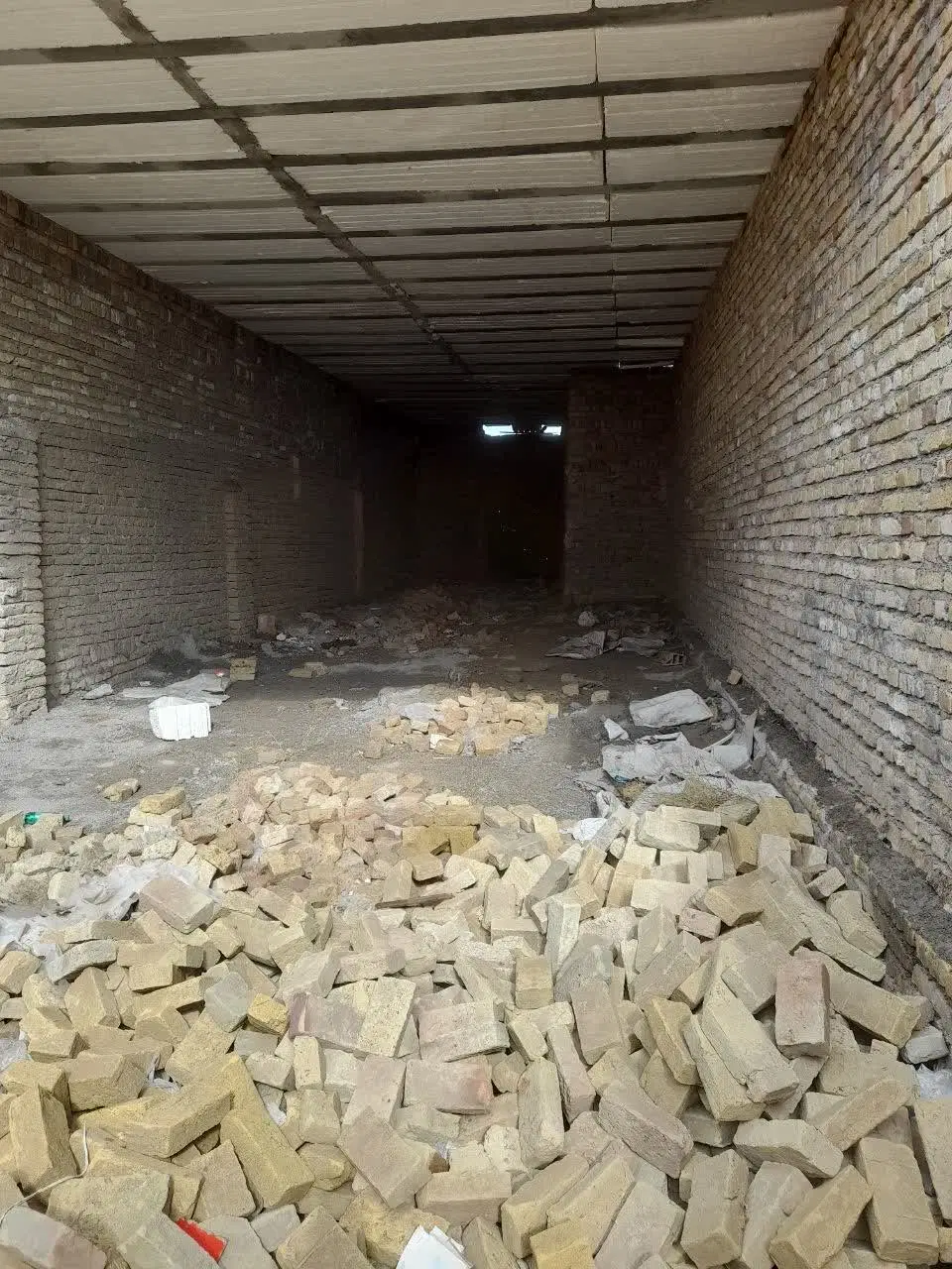خانه نیمه ساخت واقع درباهنر۱۴ سعدی ۱