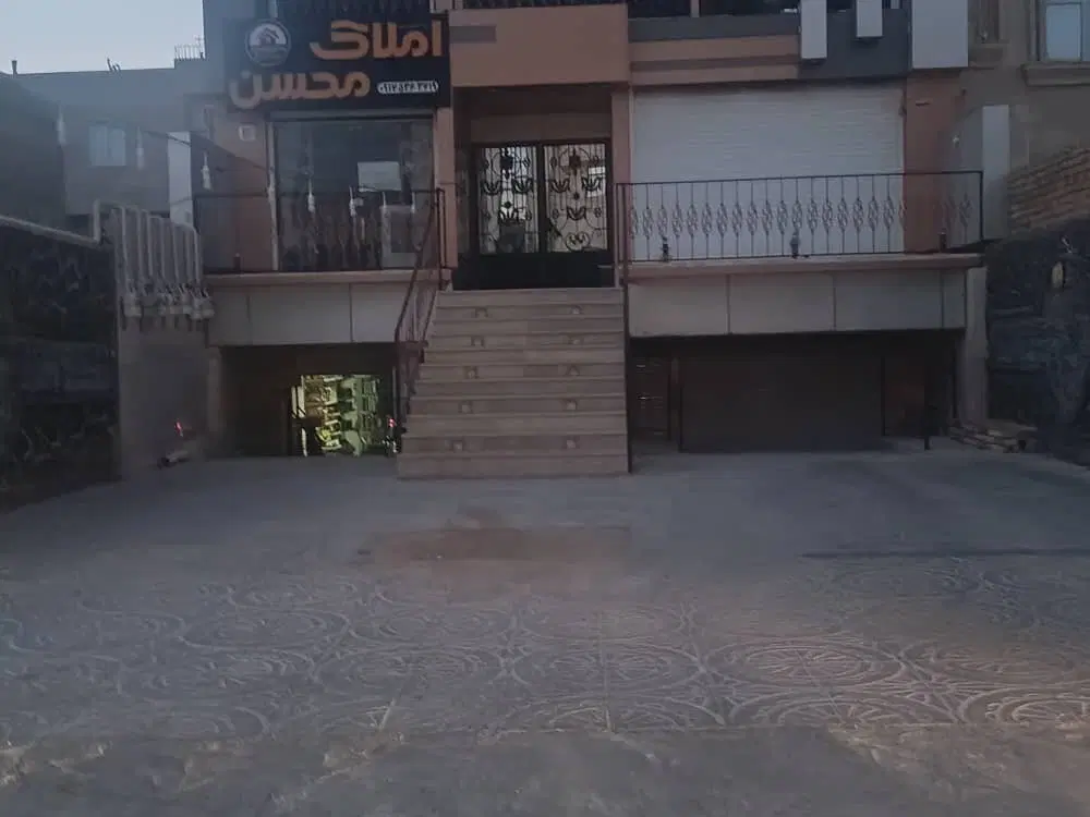 مغازه ۶۰متری بر بلوار اصلی با تمام امکانات