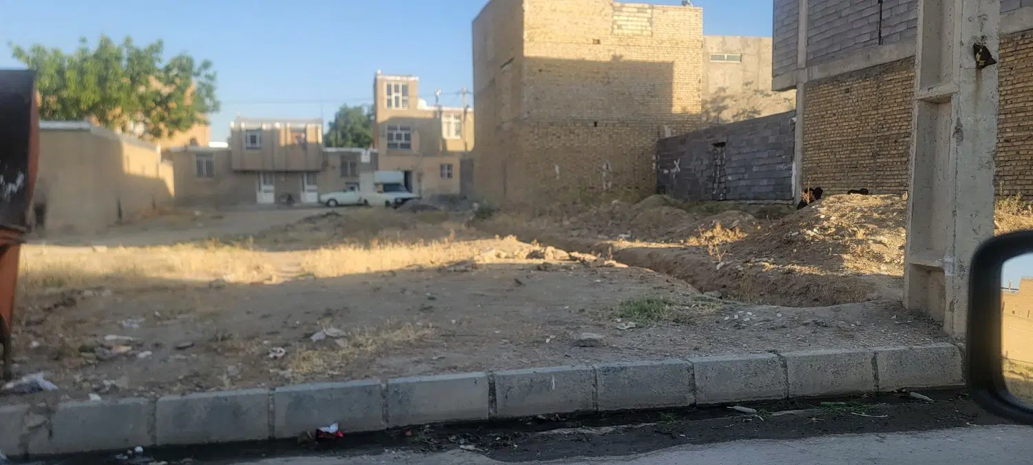 زمین ۲۰۰ متری جنوبی روبروی پادگان قهرمان