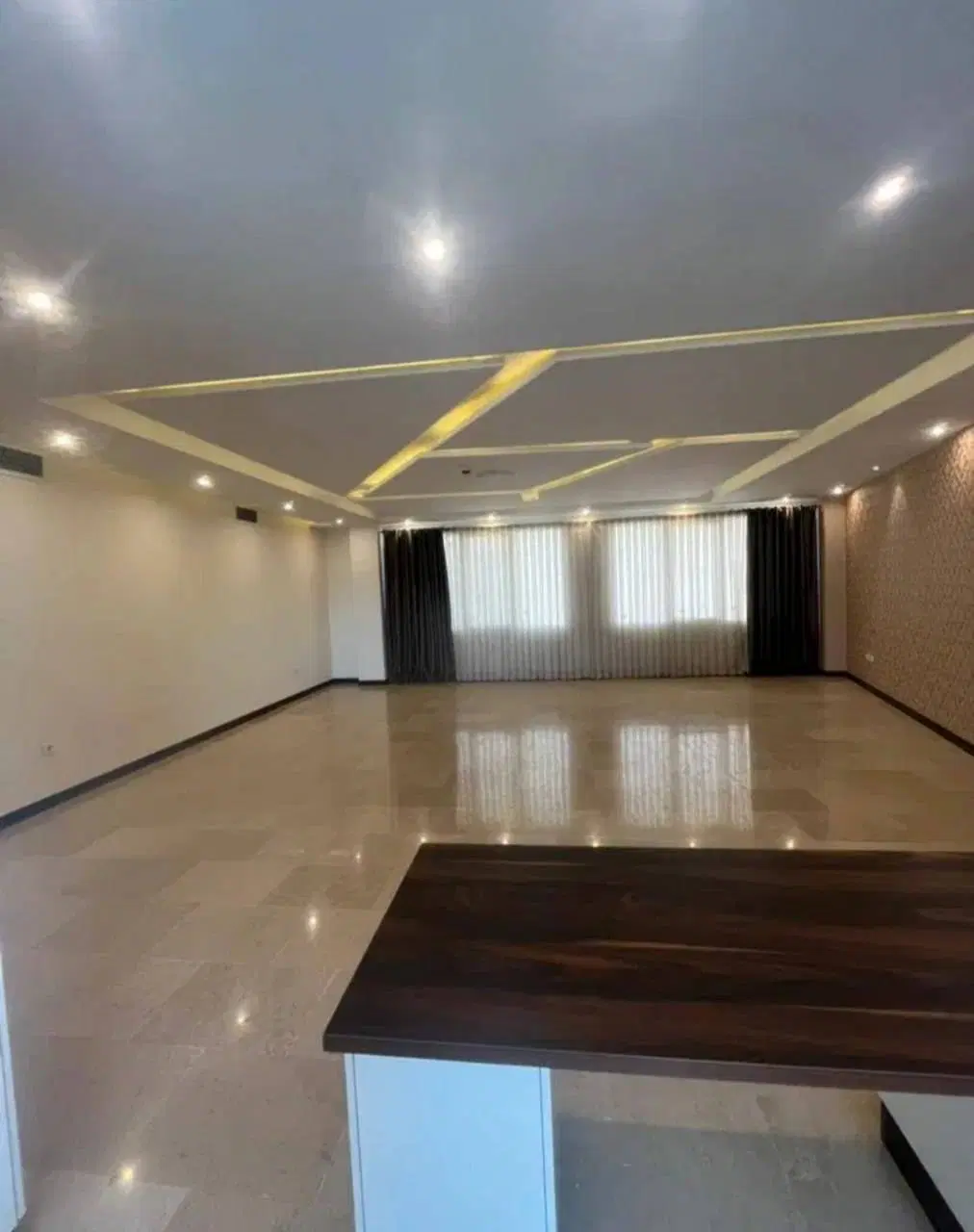 124 متر_7ساله_2 پارکینگ سندی_سالن سرتاسر پرده خور