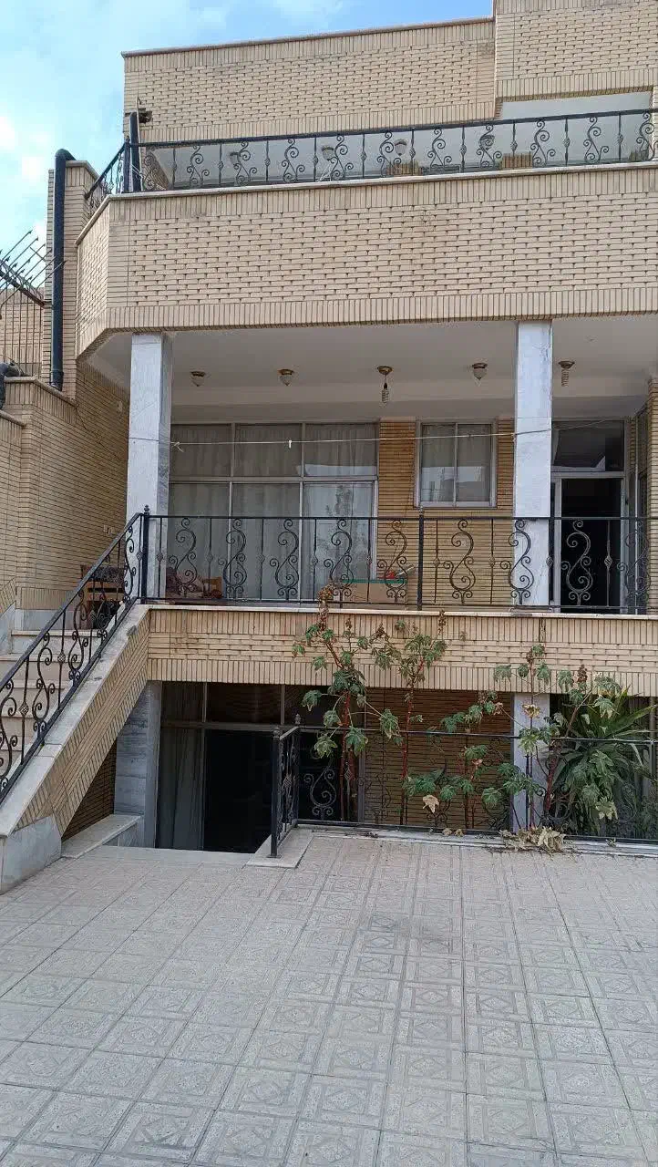 منزل ویلایی کوی سپاهان 3طبقه دوکله لوکس +یک سوئیت