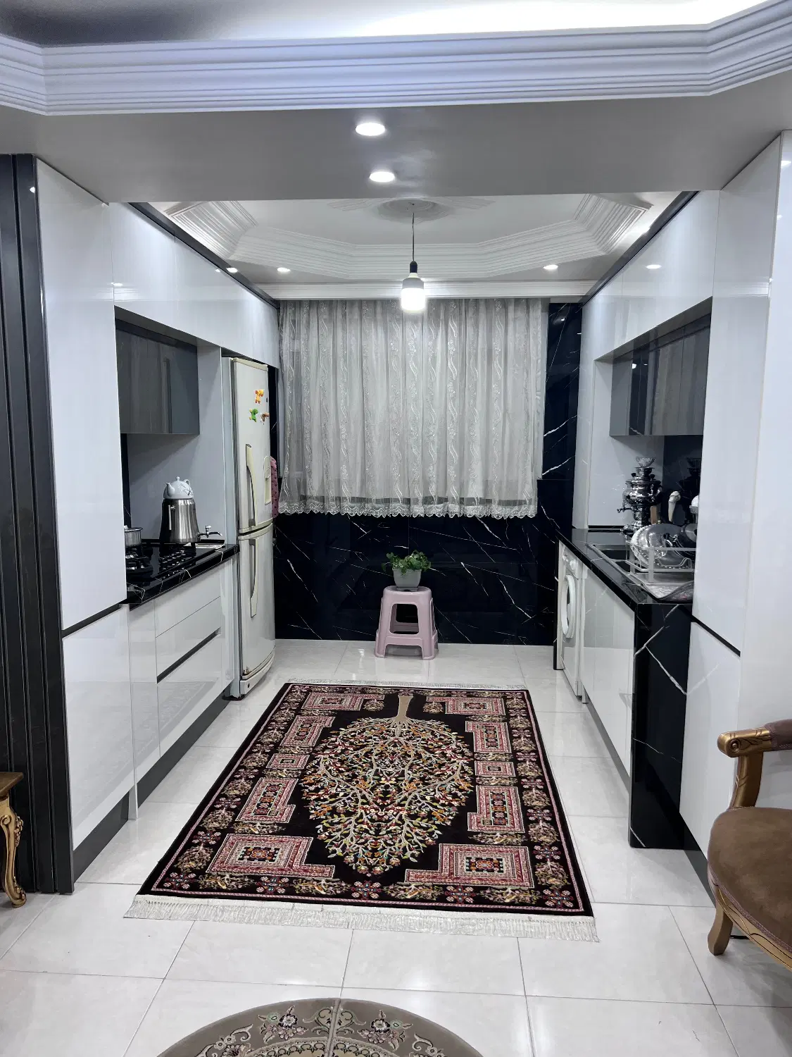 واحد ۷۴ متری طبقه اول با پارکینگ