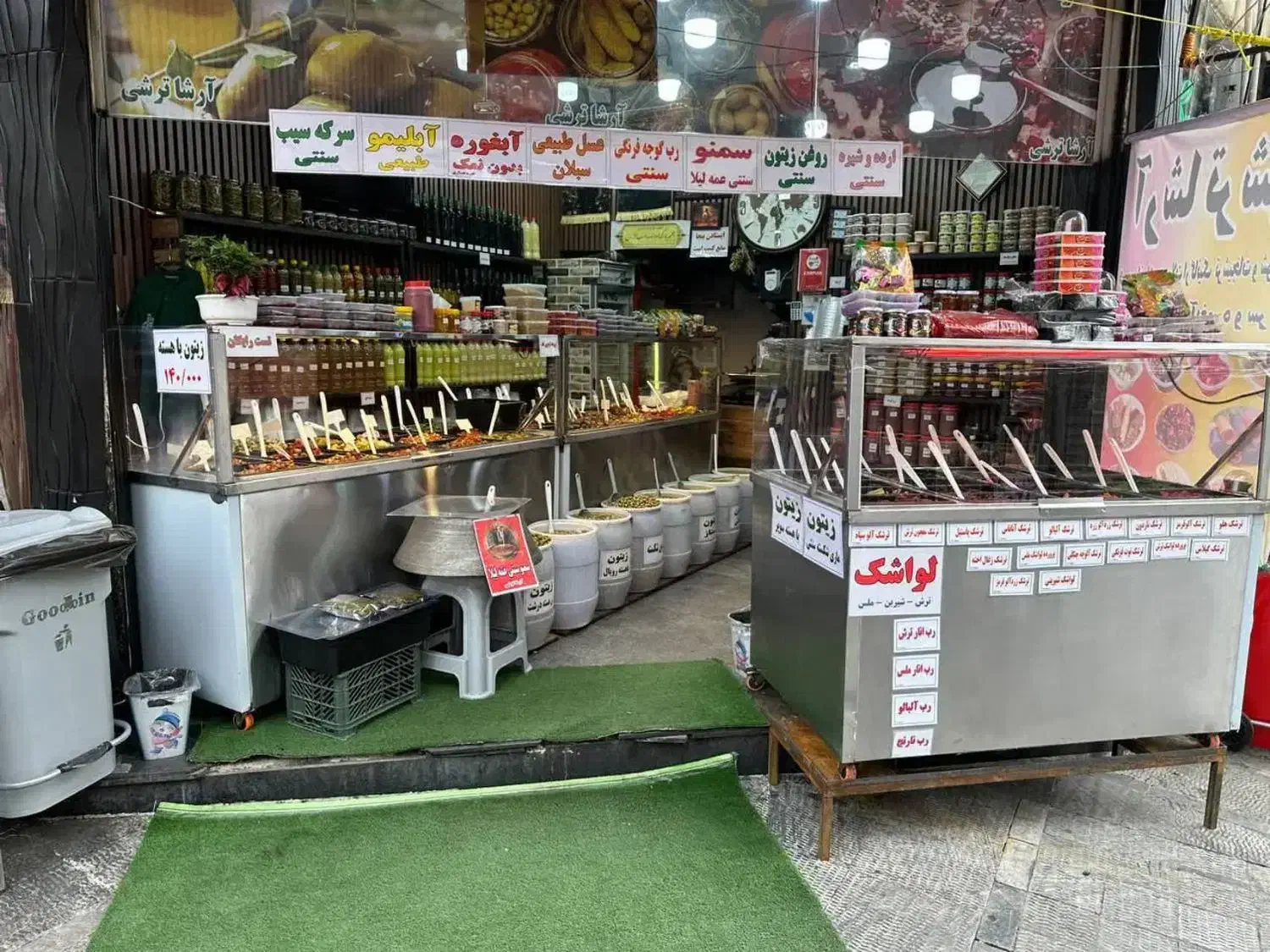 مغازه در بازار تهاتر