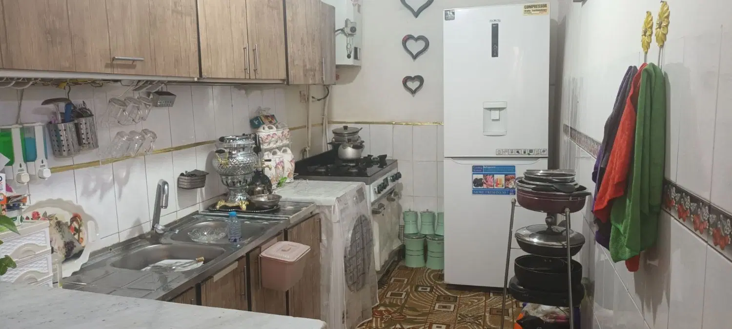 ۱۰۰ متر طبقه ی همکف راه جدا با پارکینگ