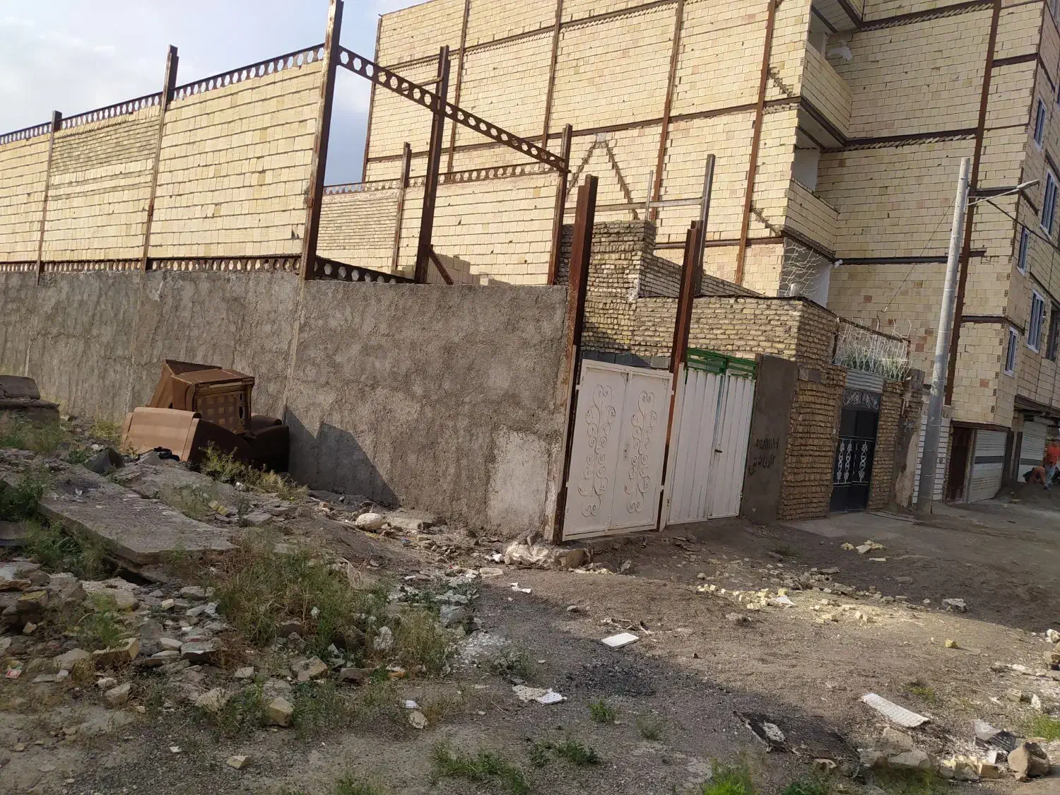 زمین زیر کن