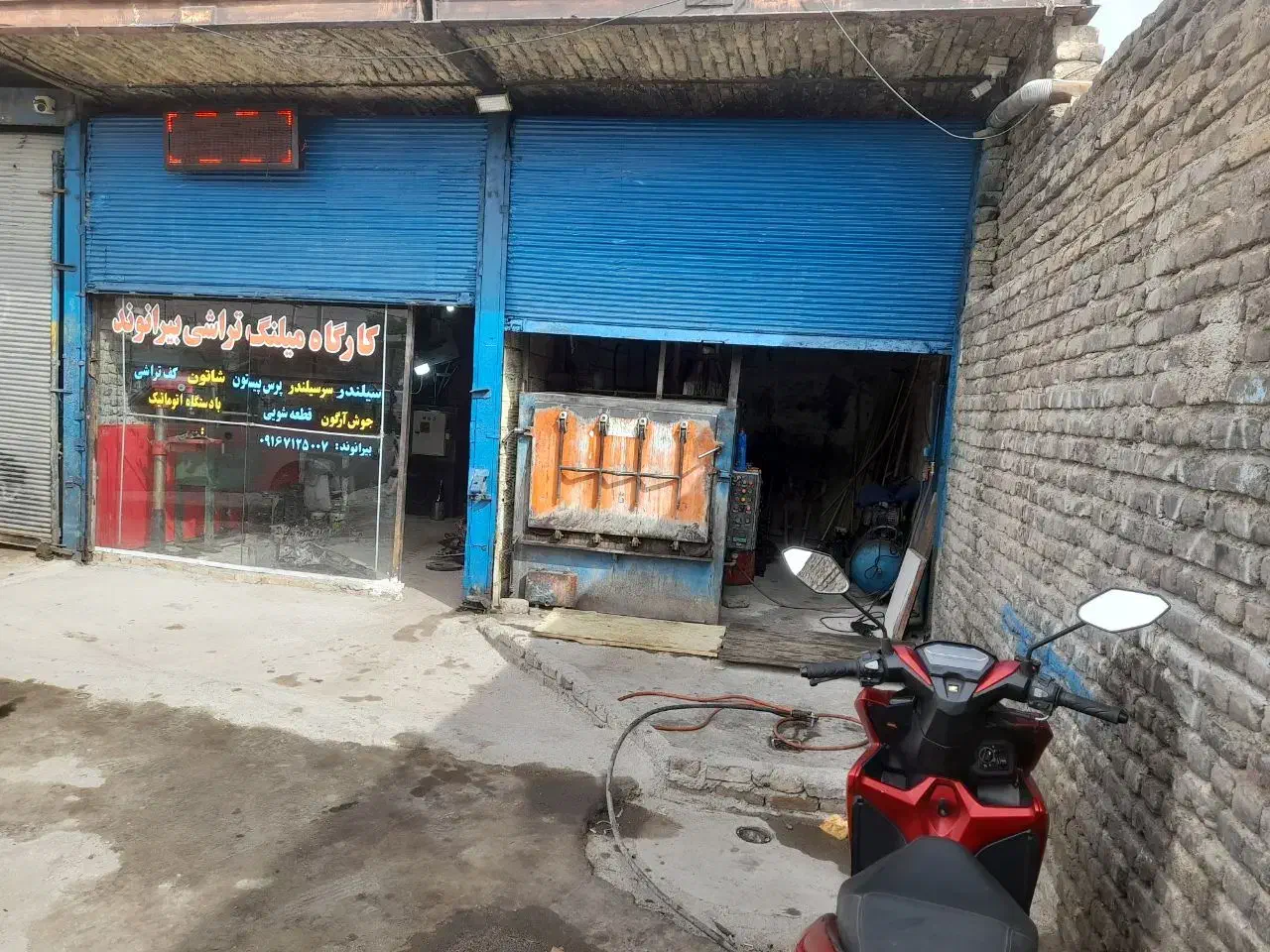اجاره دو دهنه مغازه داخل گاراژ