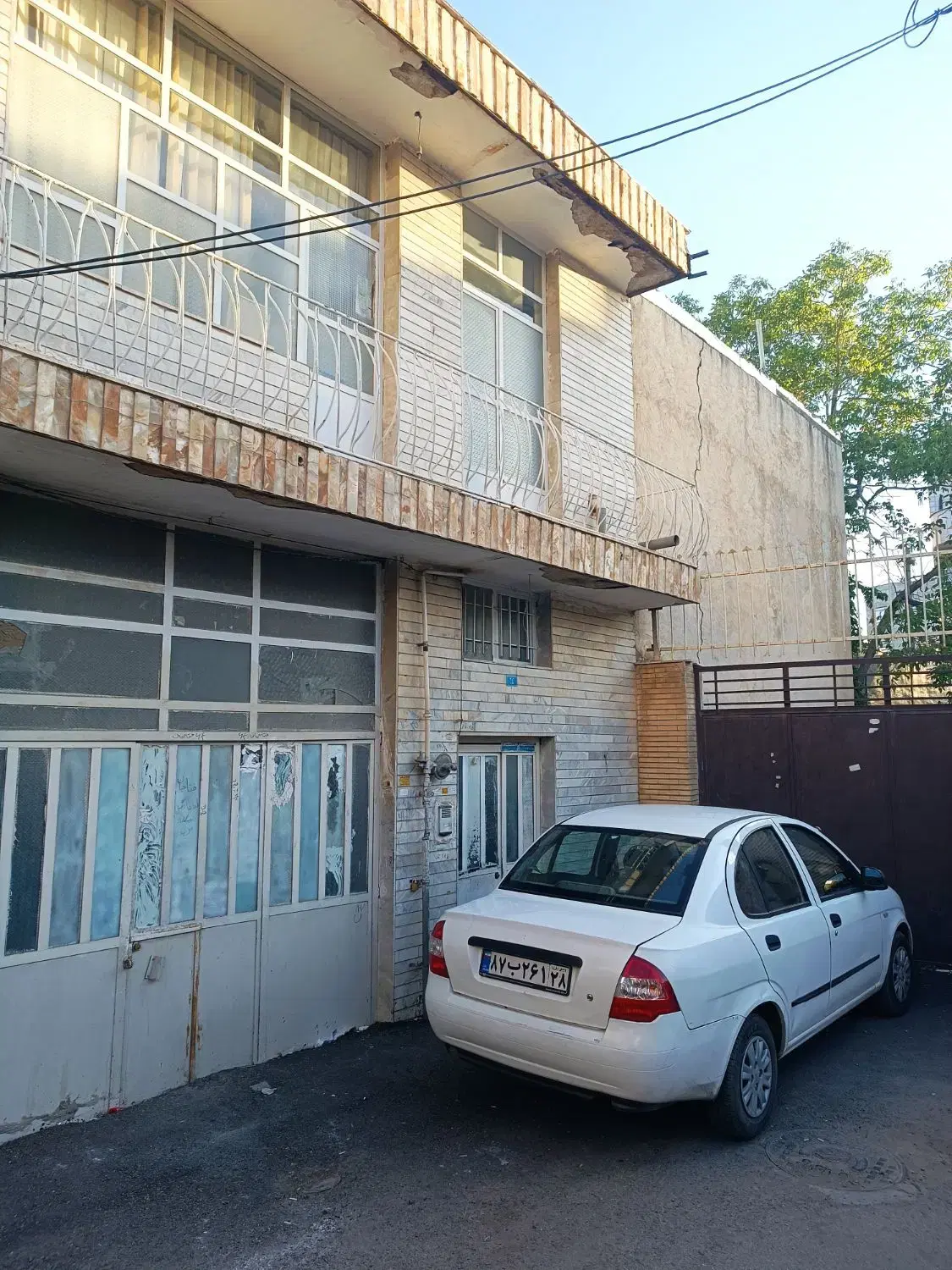فروش منزل مسکونی کلنگی به متراژ ۱۹۰ متر دو طبقه