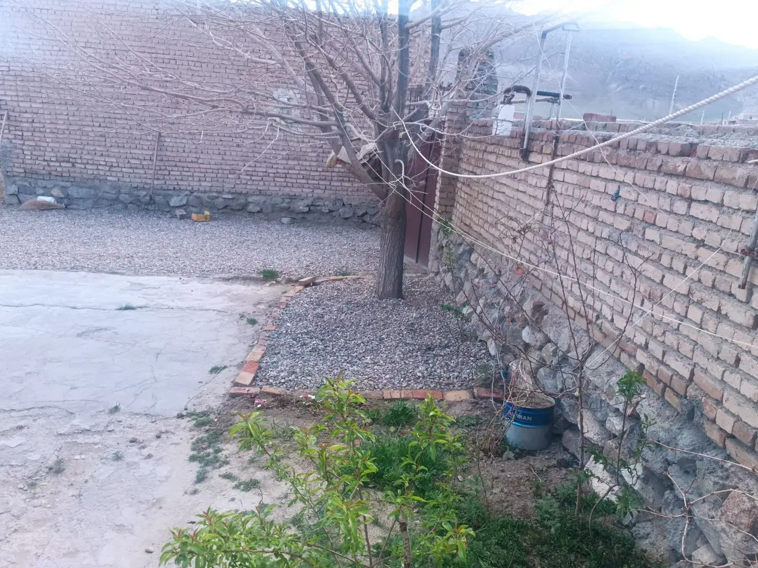 یک باب حیاط مسکونی