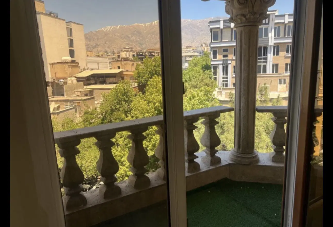 ۷۶ متر آپارتمان موقعیت اداری .لوکیشن کم نظیر .