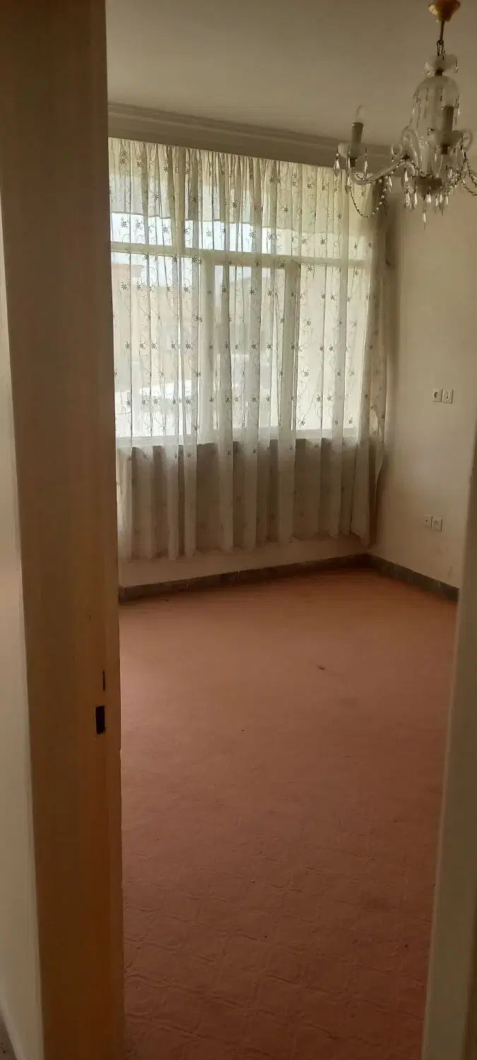 اجاره سه خوابه طبقه اول همراه با پارکینگ مسقف