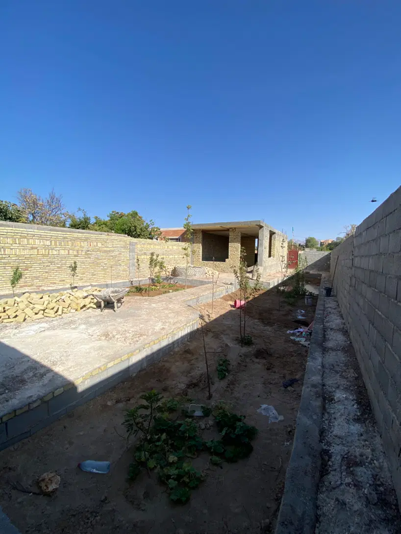 خونه باغ نیمه ساز