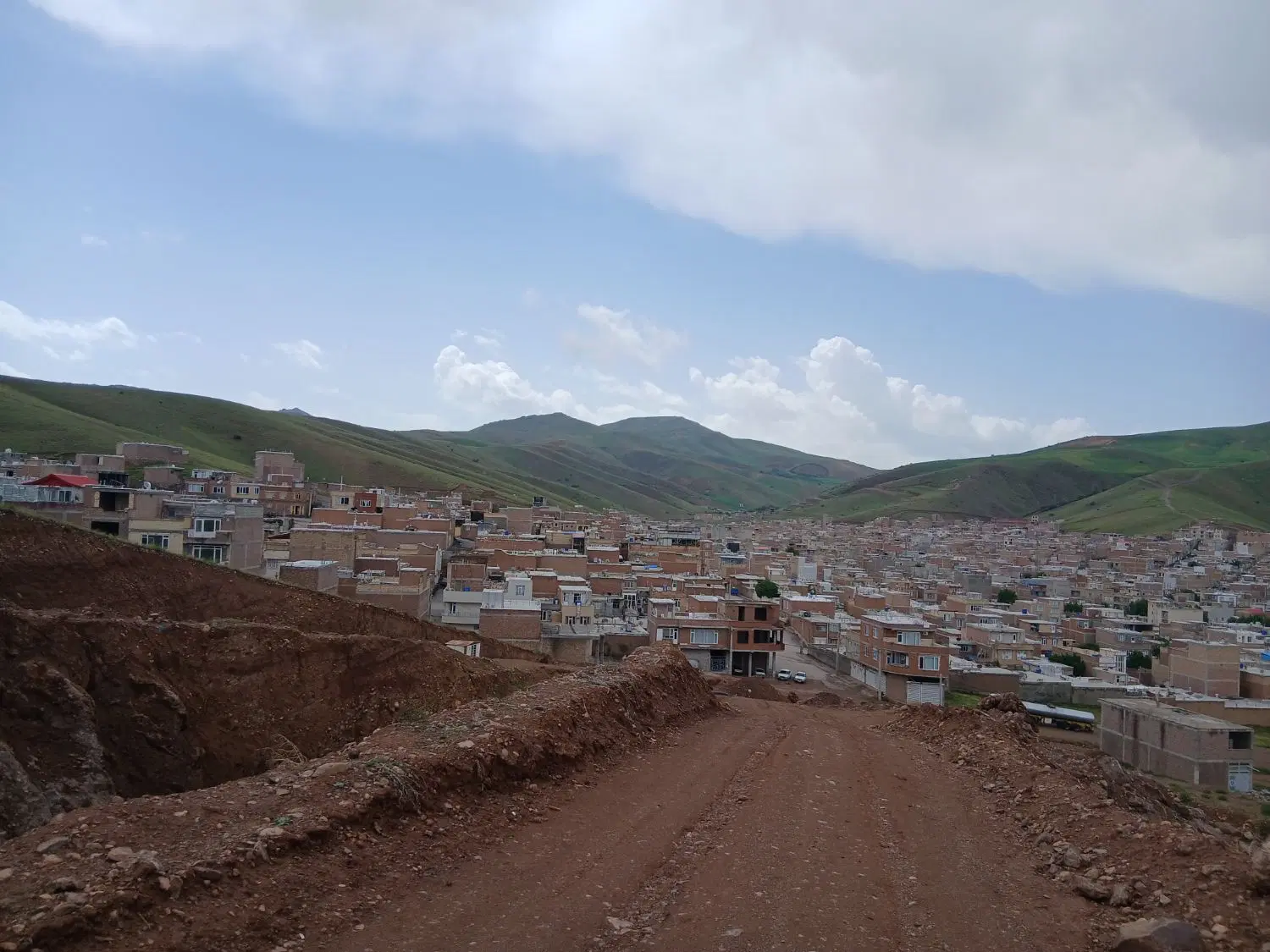 فروش زمین آینده دار خوش قیمت طرف مدرسه