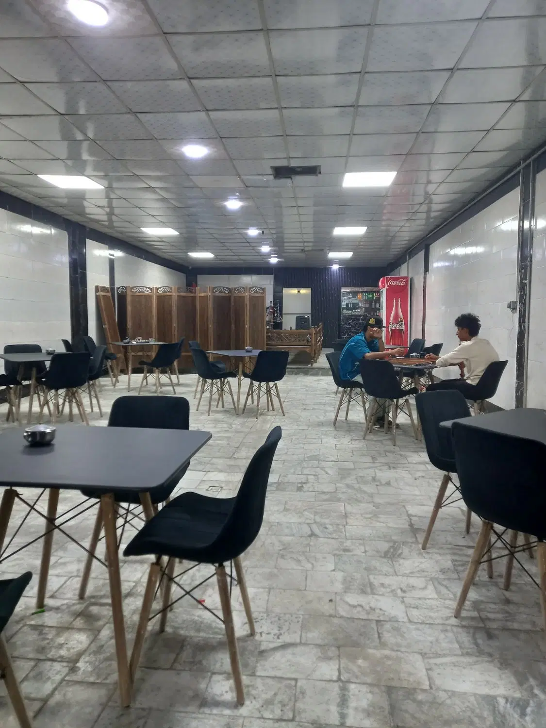 اجاره مغازه ۲۲۰متر میدان حصارک جنب بانک صادات