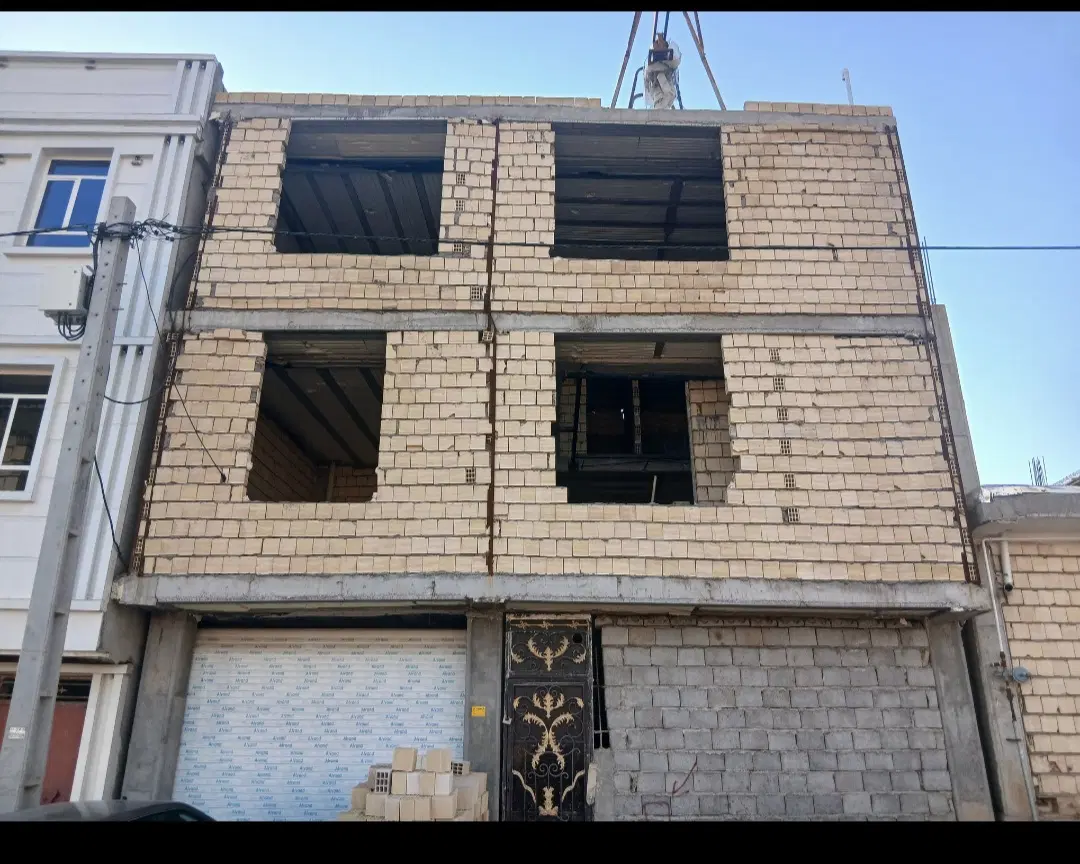 منزل مسکونی واقع در نمره ۲ جنب بیمارستان