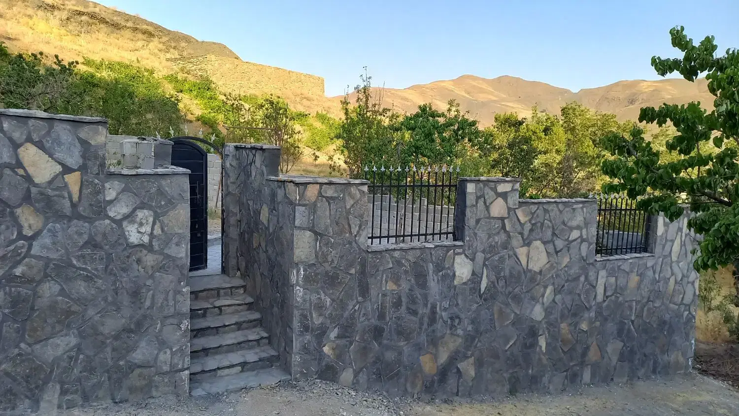 زشک 350 مترباغ درودیوار