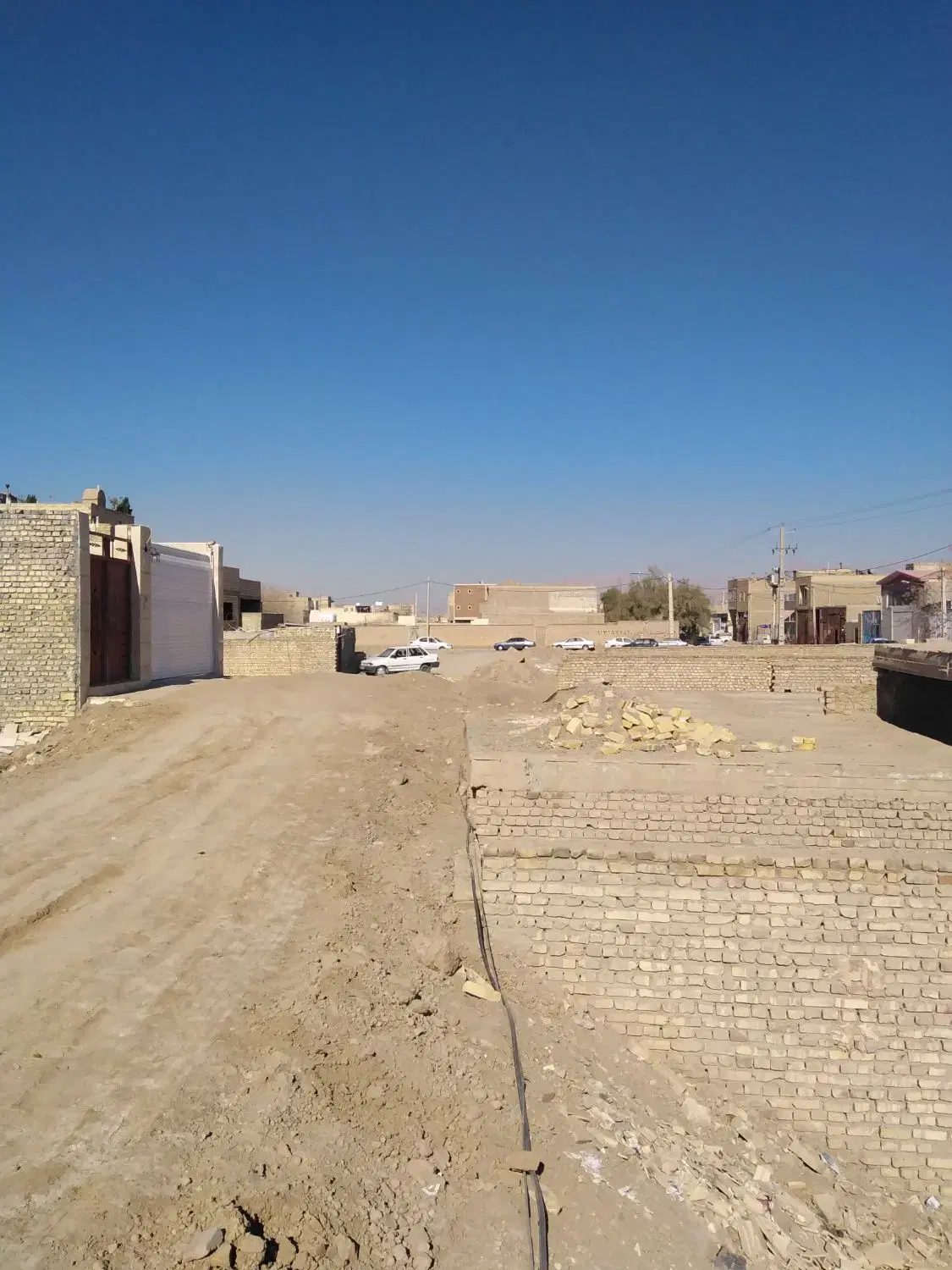 زمین نیمه‌ساز  139متر